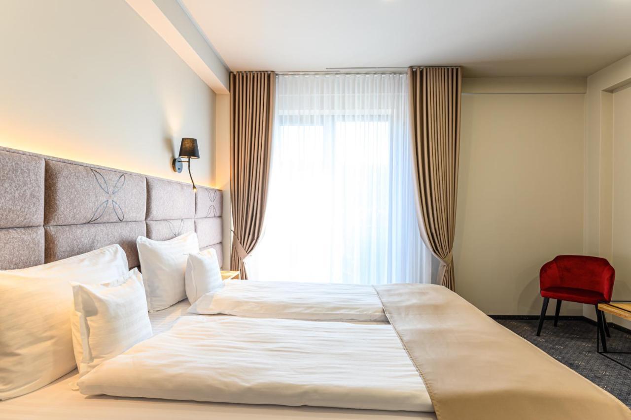 Hotel Dukat Гура-Гуморулуй Экстерьер фото