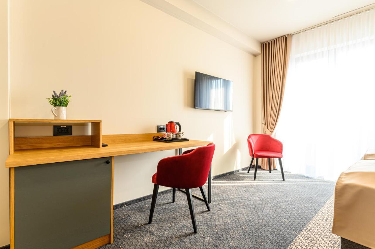 Hotel Dukat Гура-Гуморулуй Экстерьер фото