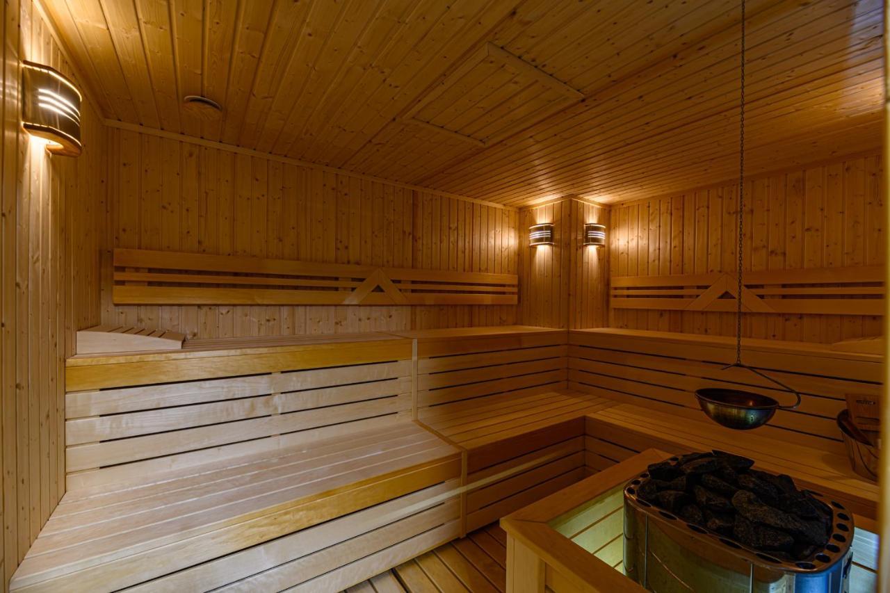 Hotel Dukat Гура-Гуморулуй Экстерьер фото