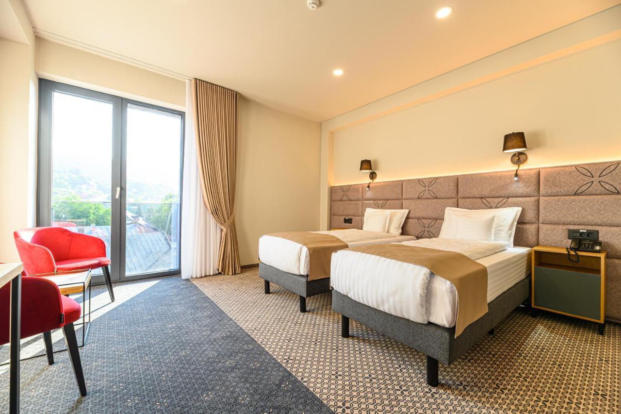 Hotel Dukat Гура-Гуморулуй Экстерьер фото