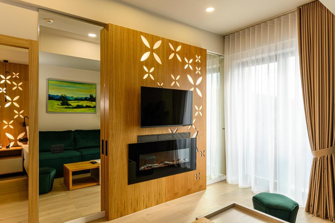 Hotel Dukat Гура-Гуморулуй Экстерьер фото