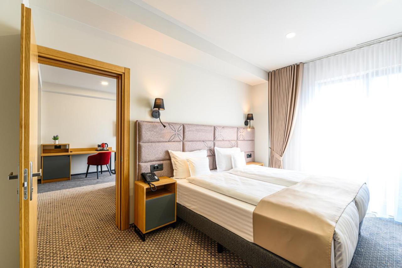 Hotel Dukat Гура-Гуморулуй Экстерьер фото