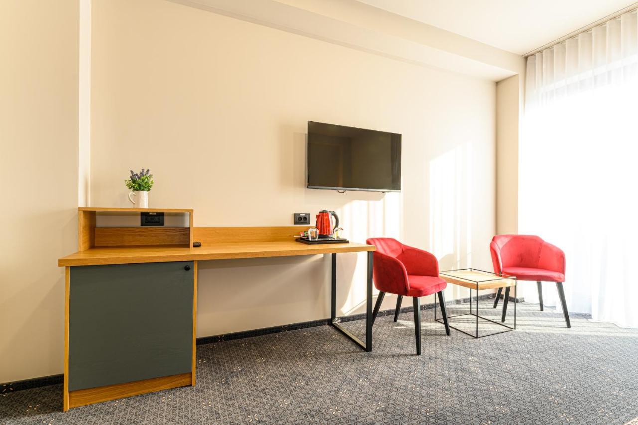 Hotel Dukat Гура-Гуморулуй Экстерьер фото