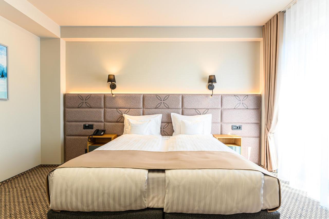 Hotel Dukat Гура-Гуморулуй Экстерьер фото