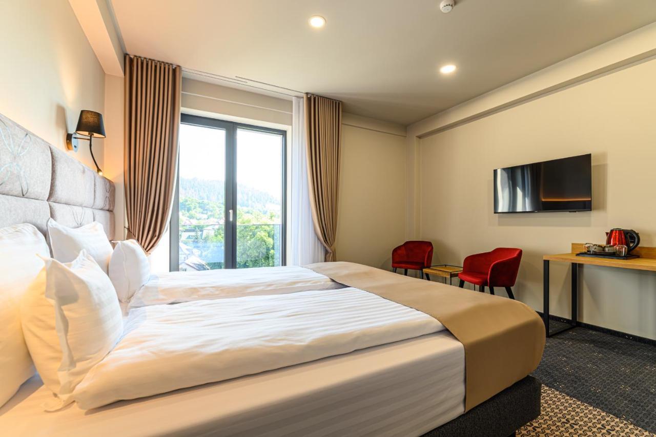 Hotel Dukat Гура-Гуморулуй Экстерьер фото