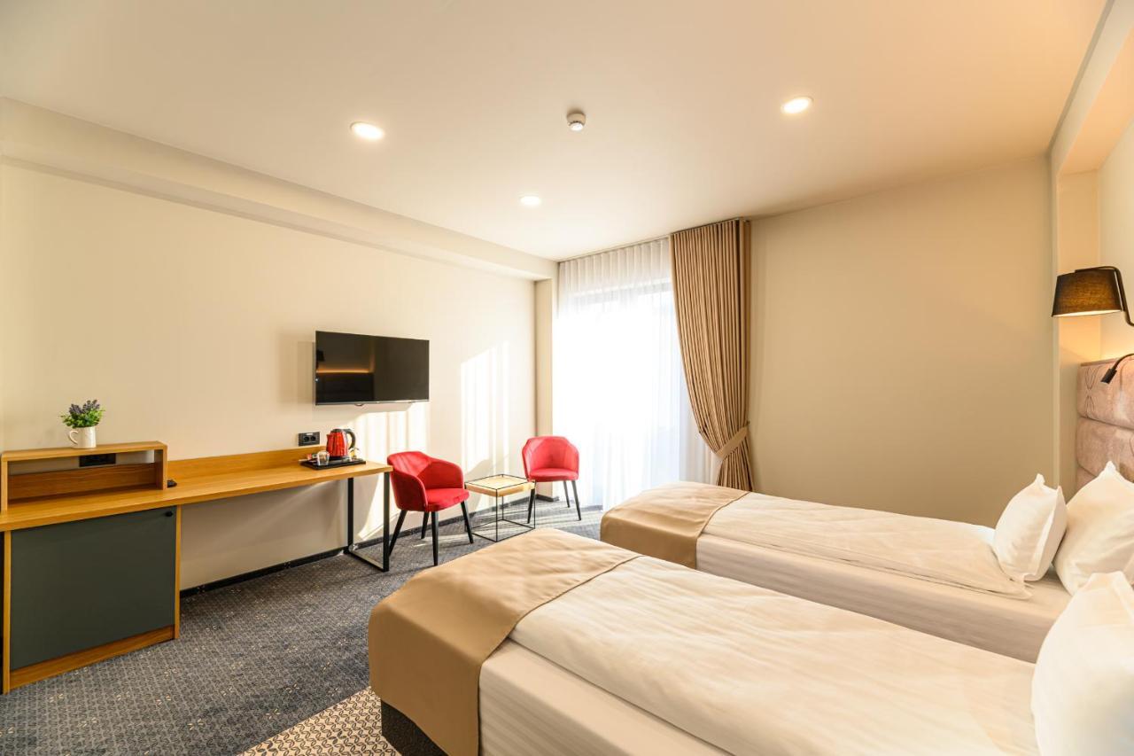 Hotel Dukat Гура-Гуморулуй Экстерьер фото