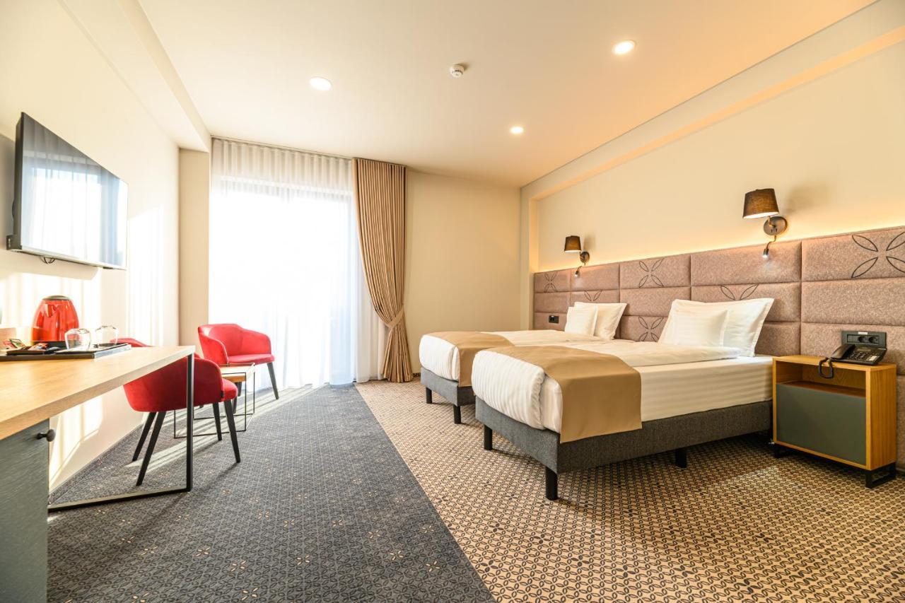 Hotel Dukat Гура-Гуморулуй Экстерьер фото