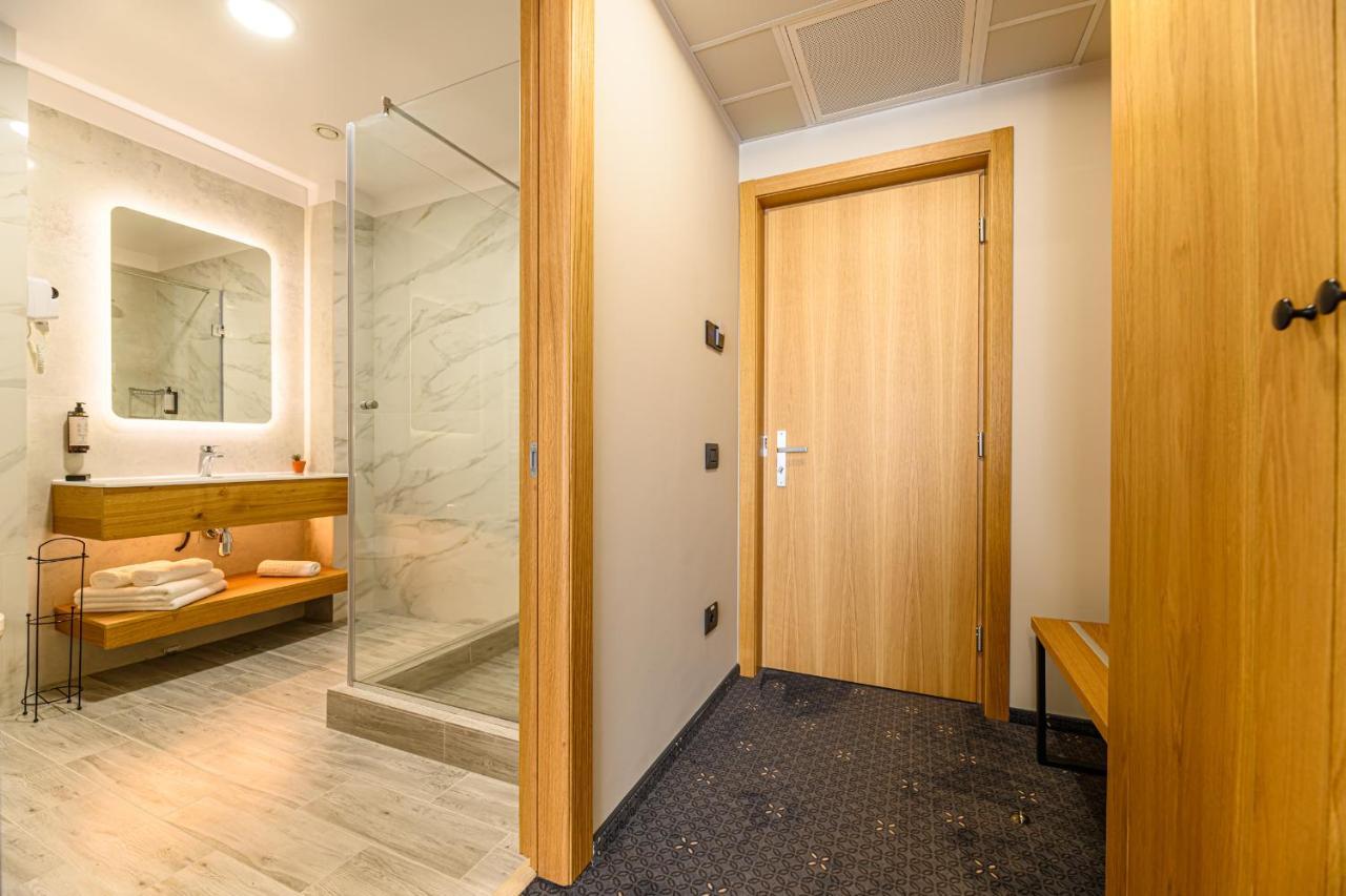 Hotel Dukat Гура-Гуморулуй Экстерьер фото