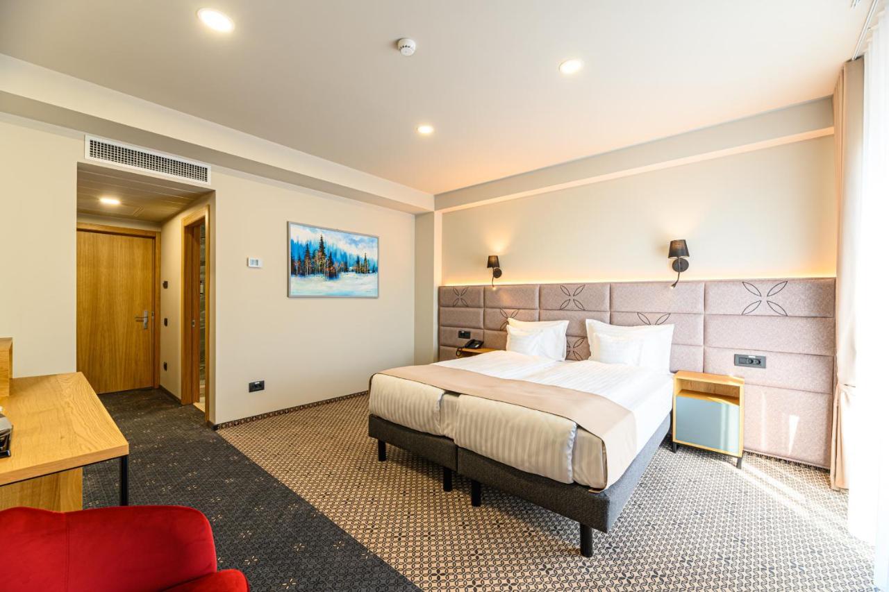 Hotel Dukat Гура-Гуморулуй Экстерьер фото