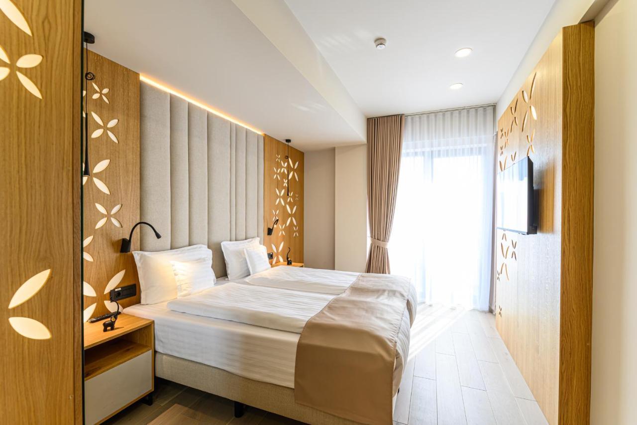 Hotel Dukat Гура-Гуморулуй Экстерьер фото