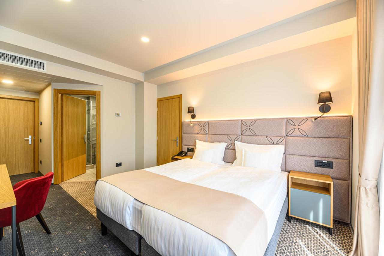 Hotel Dukat Гура-Гуморулуй Экстерьер фото