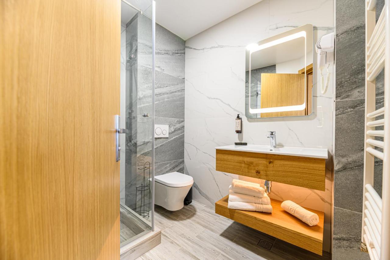 Hotel Dukat Гура-Гуморулуй Экстерьер фото
