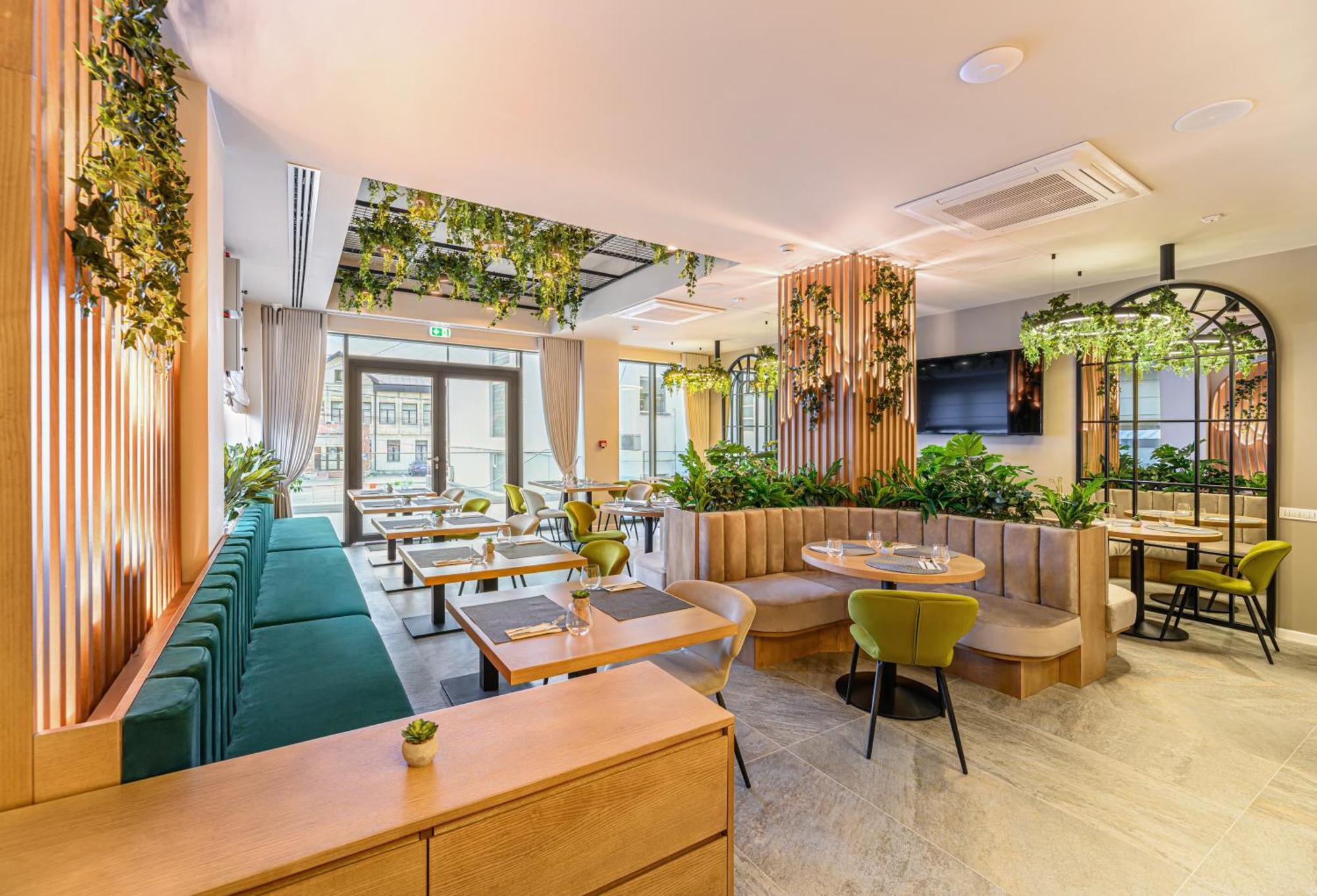 Hotel Dukat Гура-Гуморулуй Экстерьер фото