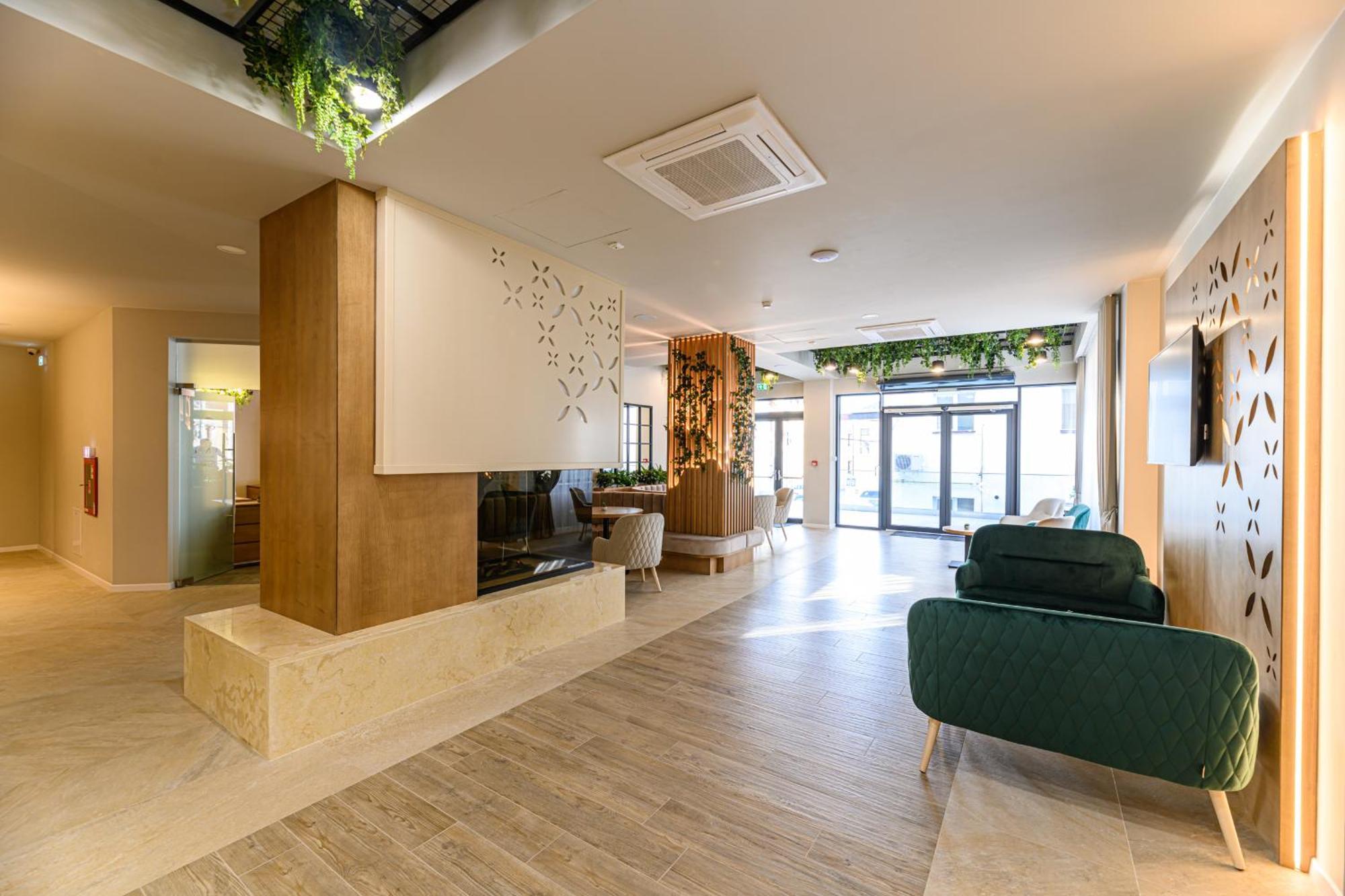 Hotel Dukat Гура-Гуморулуй Экстерьер фото