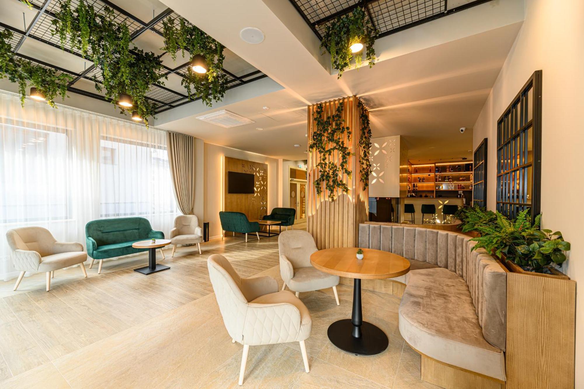Hotel Dukat Гура-Гуморулуй Экстерьер фото