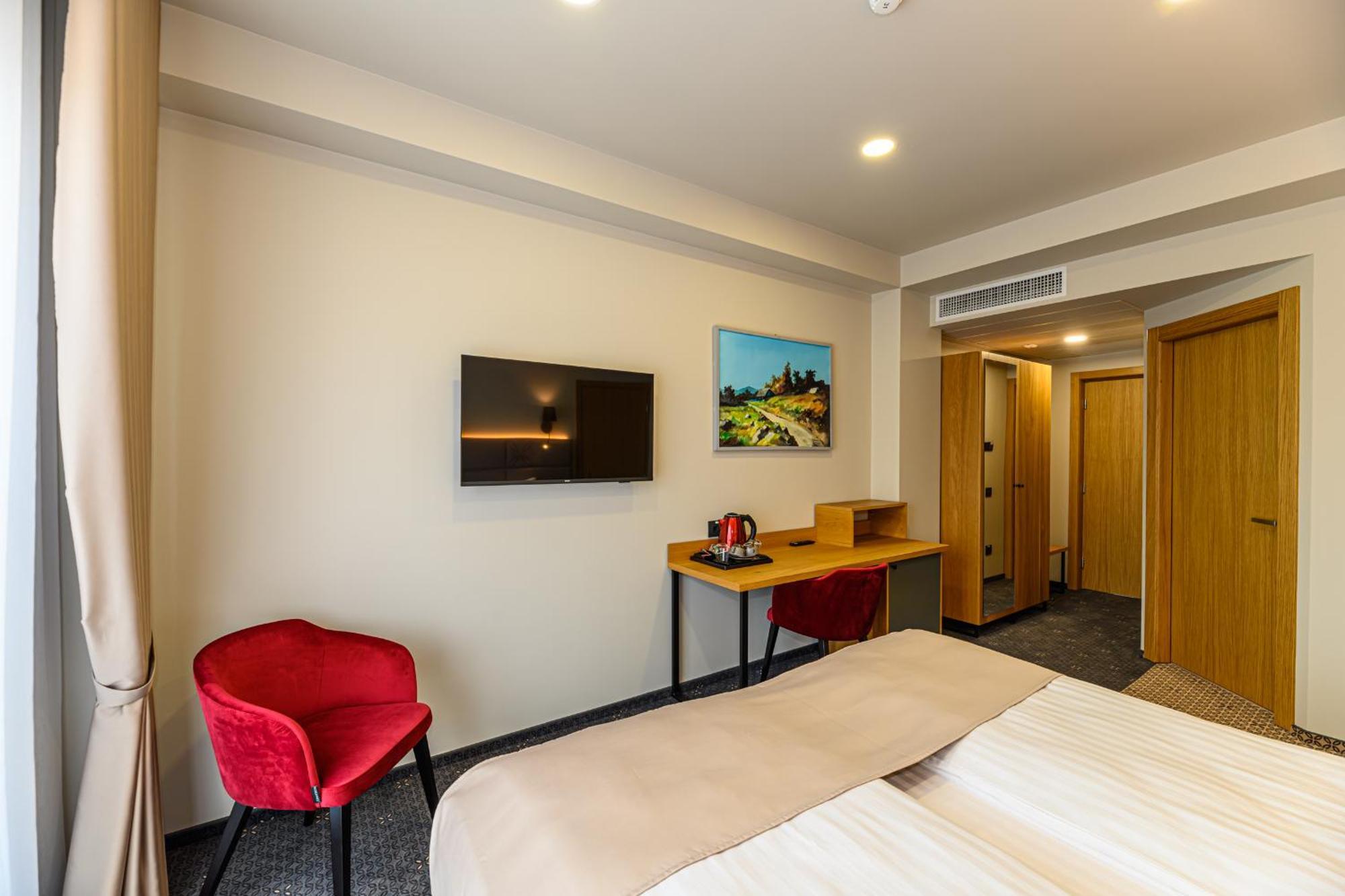 Hotel Dukat Гура-Гуморулуй Экстерьер фото